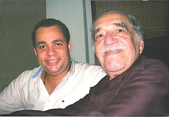 Hernán Urbina Joiro poeta Con Gabo 2004